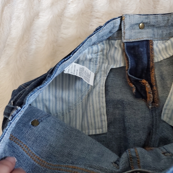 ABERCROMBIE & FITCH~ PERFECT STRETCH DENIM SHORTS! - Picture 11 of 11